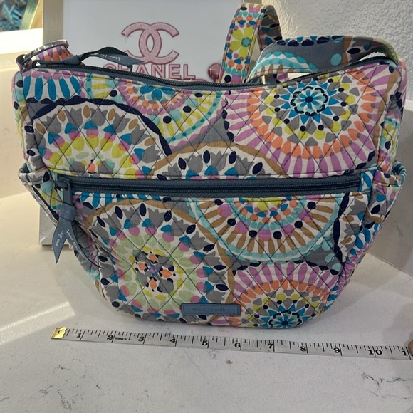 Vera Bradley Grand Traveler bag Sunny Medallion. - Picture 5 of 14
